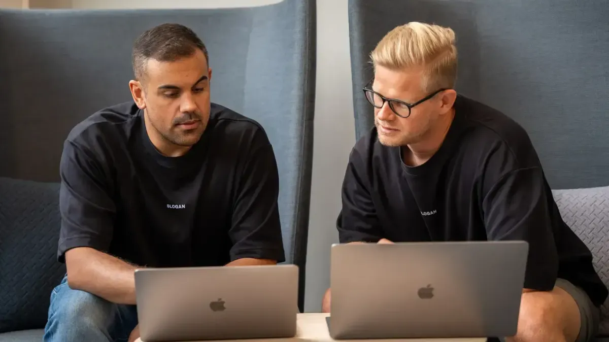 Olli Ropponen ja Emir Rebiai analysoimassa Google Ads tuloksia